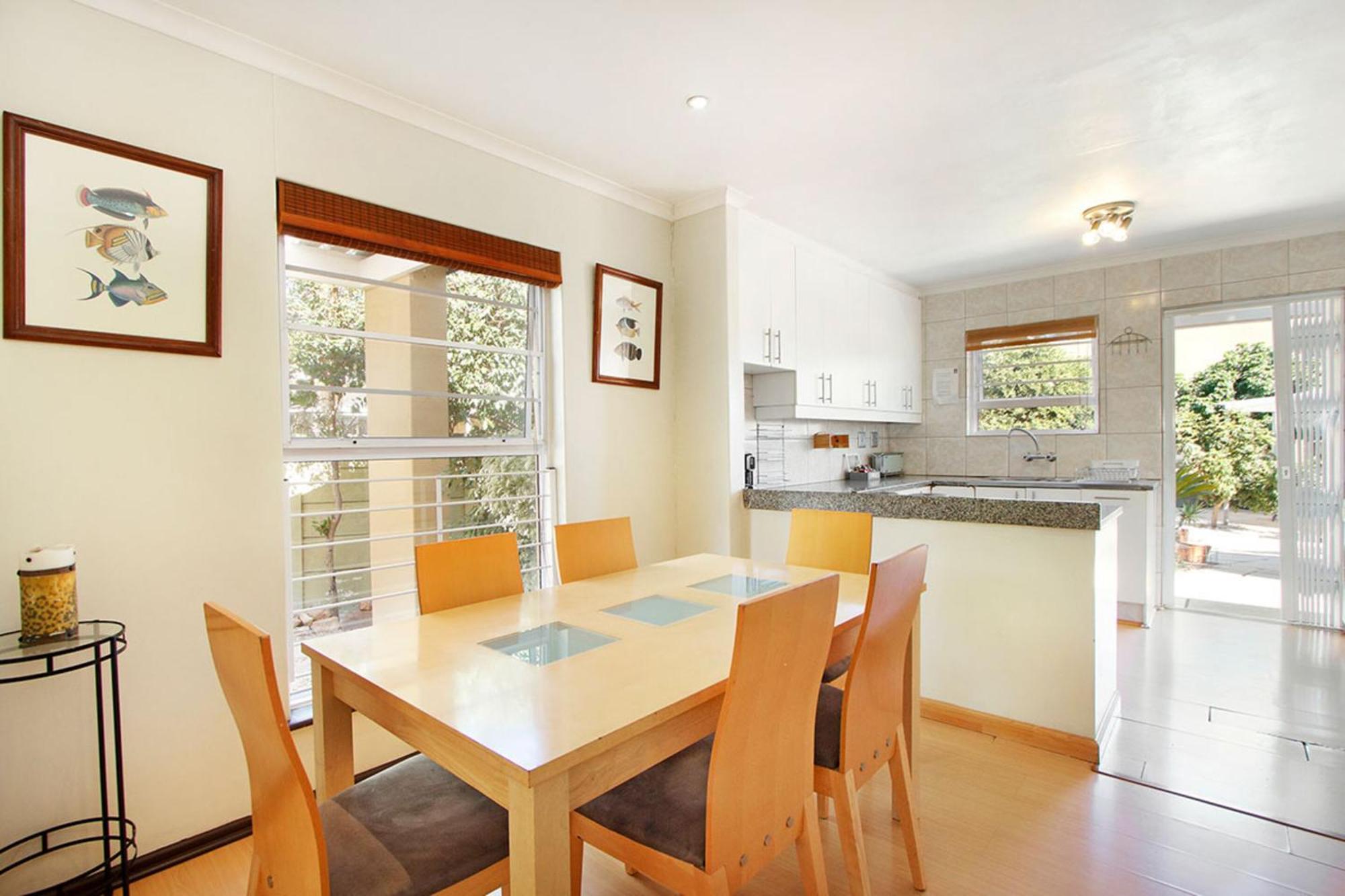 Kwantu Guesthouse 1 Cape Town Bagian luar foto